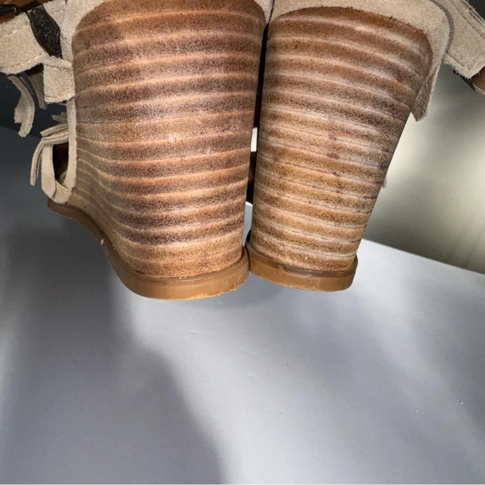 Very Volatile Suede Leather Fringe Wedge Heel Sandals Western Boho Tan Womens 9‎